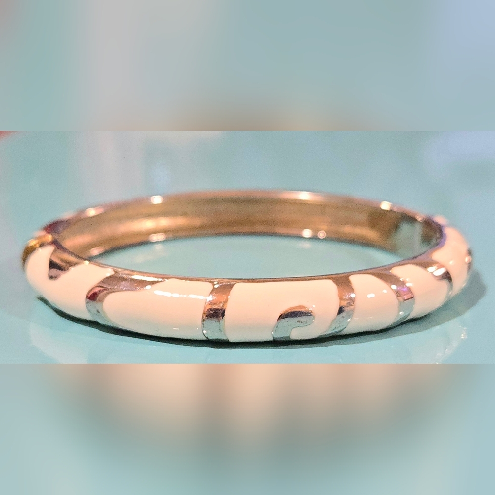 Nordstrom Sequin NYC Nautical White & Silver Enamel Hinge‎ Bangle - NWOT